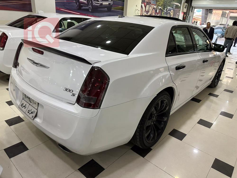 کرایسلەر 300